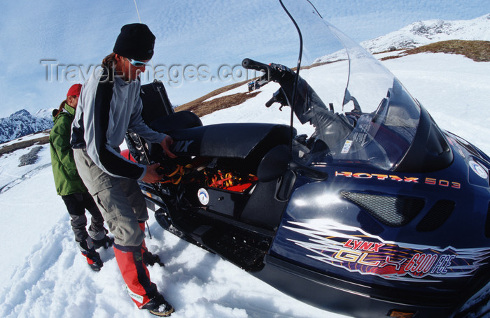 greenland94: Greenland, Apussuit: snowscooters on the snow - photo by S.Egeberg - (c) Travel-Images.com - Stock Photography agency - Image Bank