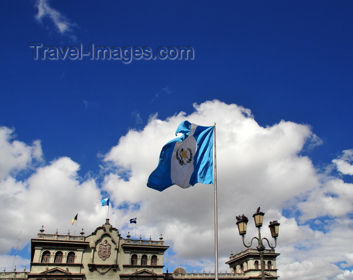 guatemala110: Ciudad de Guatemala / Guatemala city: flag, sky and National Palace of Culture - Centro Histórico - photo by M.Torres - (c) Travel-Images.com - Stock Photography agency - Image Bank