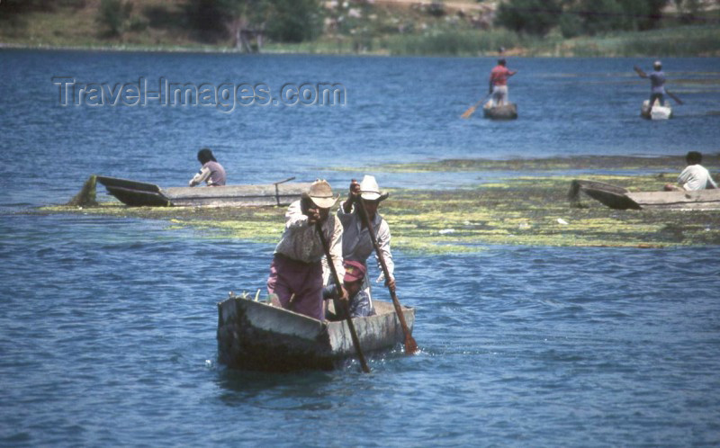 guatemala12: Guatemala - Lake Atitlan  (Solola province): canoe (photographer: Mona Sturges) - (c) Travel-Images.com - Stock Photography agency - Image Bank