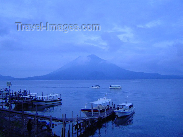 guatemala14: Guatemala - Lake Atitlan: boats, pier and volcano / Barcas y muelle en lago de Atitlan (photographer: Hector Roldán) - (c) Travel-Images.com - Stock Photography agency - Image Bank