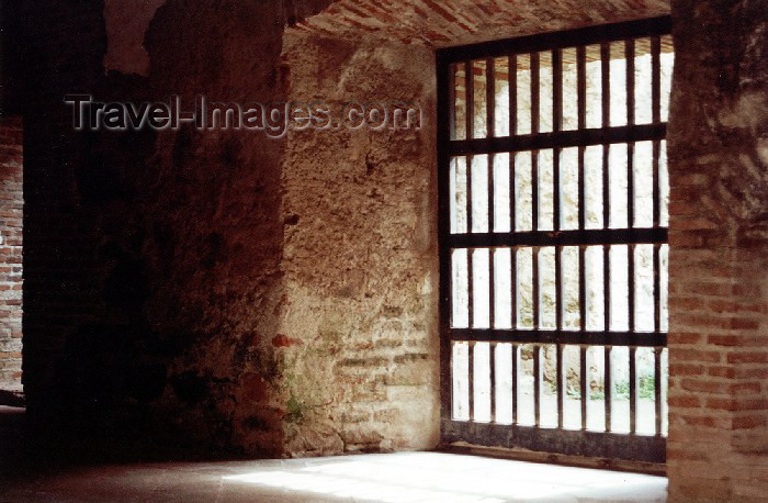 guatemala18: Guatemala - Antigua Guatemala: in the ruins of the church of San Francisco / Interior ruinas de Iglesia San Francisco en Antigua Guatemala (photographer: Hector Roldán) - (c) Travel-Images.com - Stock Photography agency - Image Bank