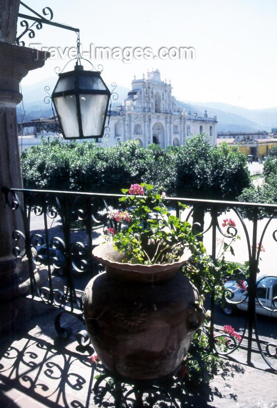 guatemala2: Guatemala - Antigua Guatemala (Sacatepequez province): view from Palace of the Captains-General (photographer: Mona Sturges) - (c) Travel-Images.com - Stock Photography agency - Image Bank