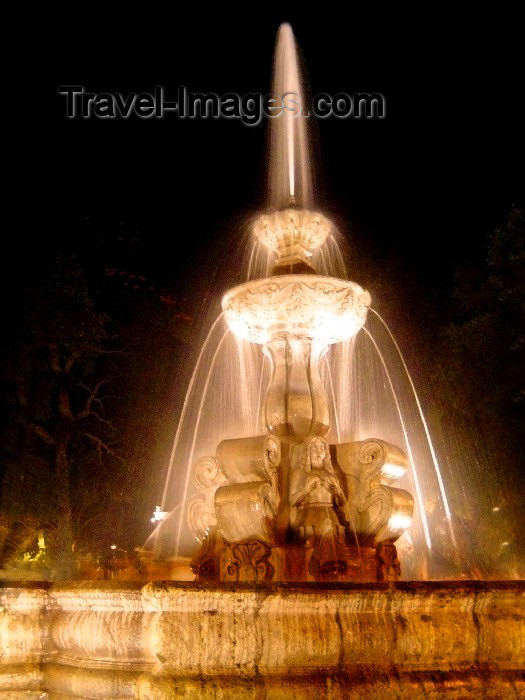 guatemala20: Guatemala - Antigua Guatemala: fountain in the central square / Fuente en la Plaza Central de Antigua Guatemala (photographer: Hector Roldán) - (c) Travel-Images.com - Stock Photography agency - Image Bank