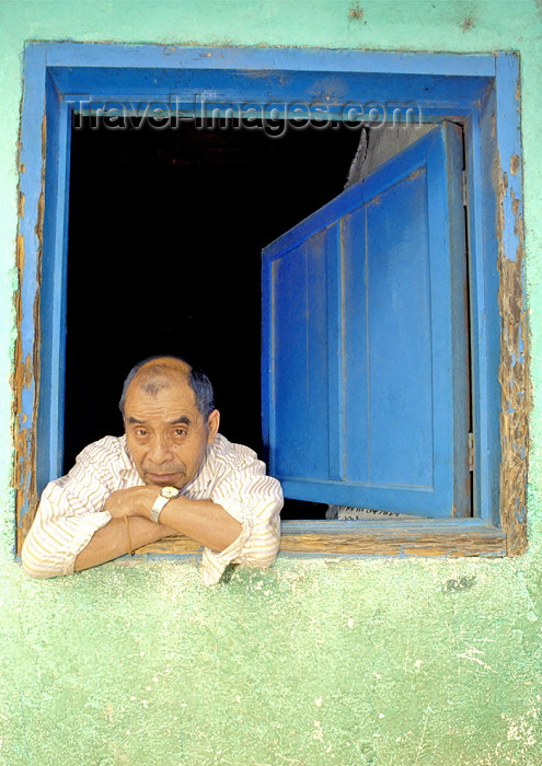 guatemala29: Guatemala - Panajachel - Lago de Atitlán - Sololá department: man in window - Lake Atitlán (photo by A.Walkinshaw) - (c) Travel-Images.com - Stock Photography agency - Image Bank