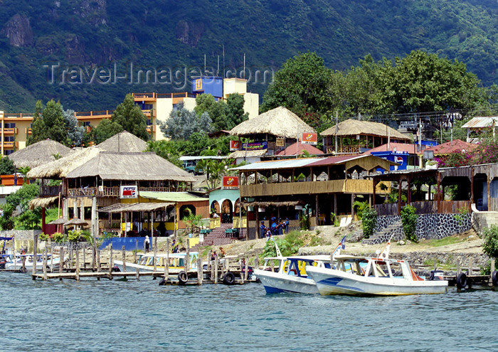 guatemala36: Guatemala - Panajachel - Lago de Atitlán - Sololá department: building on stilts - Lake Atitlán (photo by A.Walkinshaw) - (c) Travel-Images.com - Stock Photography agency - Image Bank