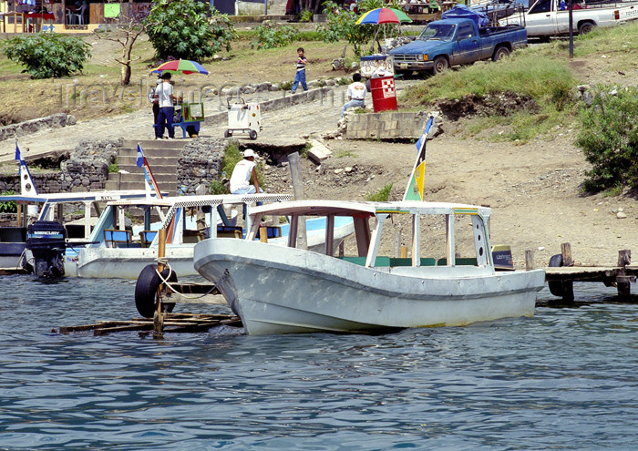 guatemala39: Guatemala - Panajachel - Lago de Atitlán - Sololá department: water taxis - Lake Atitlán (photo by A.Walkinshaw) - (c) Travel-Images.com - Stock Photography agency - Image Bank