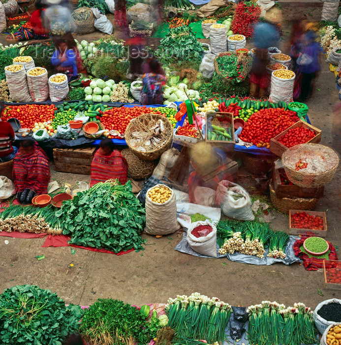 guatemala48: Guatemala - Chichicastenango, El Quiché department: market in an old gymnasium - photo by W.Allgower - (c) Travel-Images.com - Stock Photography agency - Image Bank