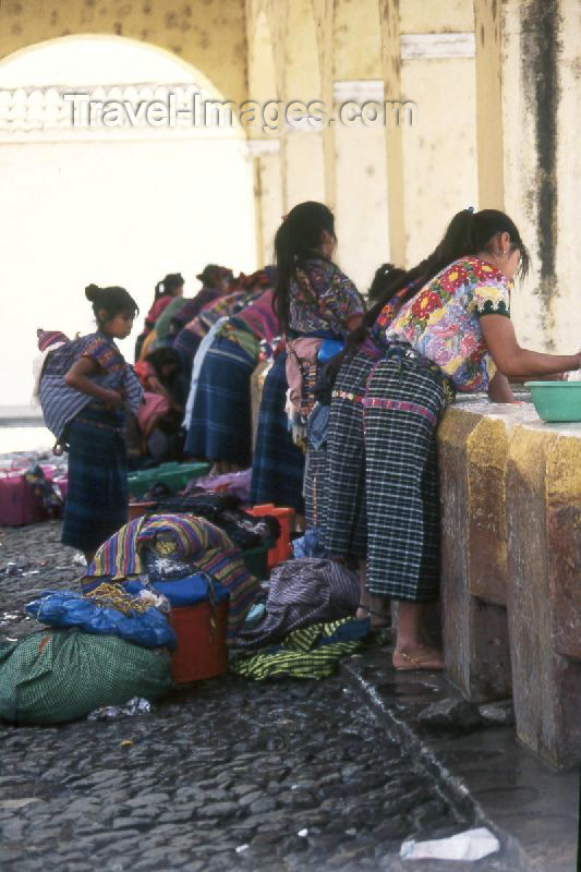 guatemala6: Guatemala - Antigua Guatemala (Sacatepequez province): public laundry (photographer: Mona Sturges) - (c) Travel-Images.com - Stock Photography agency - Image Bank