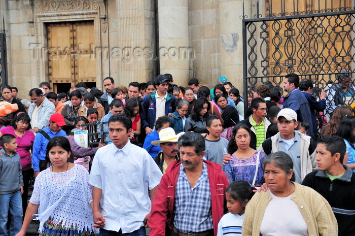 guatemala63: Ciudad de Guatemala / Guatemala city: the faithful leave the Metropolitan Cathedral after Sunday's Eucharist - 7a Avenida - Parque Central - Catedral metropolitana - photo by M.Torres - (c) Travel-Images.com - Stock Photography agency - Image Bank