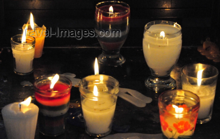 guatemala65: Ciudad de Guatemala / Guatemala city: candles at the Metropolitan Cathedral - Catedral Metropolitana - photo by M.Torres - (c) Travel-Images.com - Stock Photography agency - Image Bank