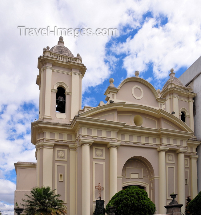 guatemala69: Ciudad de Guatemala / Guatemala city: neo-classical façade of El Carmen church - Iglesia El Carmen - 8a avenida Sur - photo by M.Torres - (c) Travel-Images.com - Stock Photography agency - Image Bank