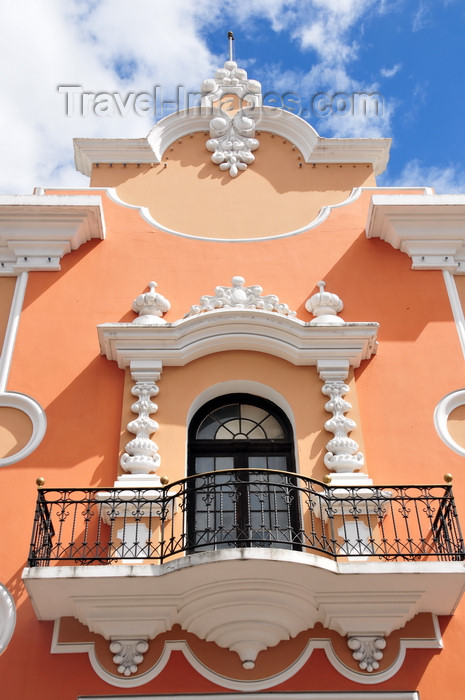 guatemala71: Ciudad de Guatemala / Guatemala city: former Central Post Office - neo-colonial architecture - balcony over the Philatelic museum - Oficina nacional de correos - Museo de Filatelia - 7a. Avenida - photo by M.Torres - (c) Travel-Images.com - Stock Photography agency - Image Bank