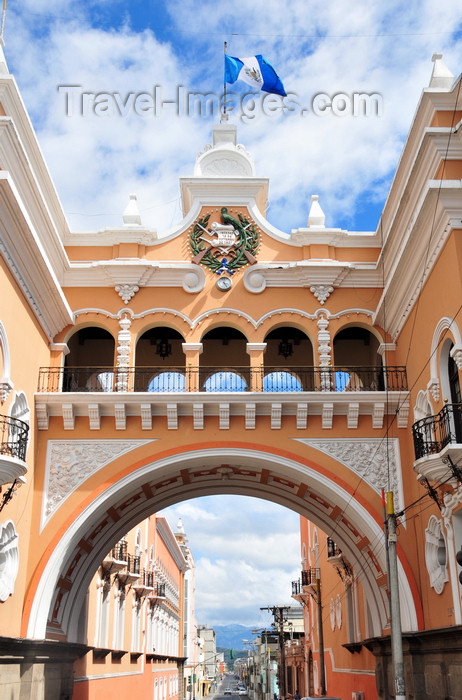 guatemala74: Ciudad de Guatemala / Guatemala city: former Central post office - arch and 13a Calle - Oficina nacional de correos - Centro Cultural Metropolitano - photo by M.Torres - (c) Travel-Images.com - Stock Photography agency - Image Bank