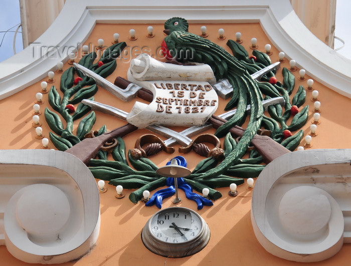 guatemala75: Ciudad de Guatemala / Guatemala city: former Central post office - Guatemalan coat of arms on the arch - Oficina nacional de correos - escudo - photo by M.Torres - (c) Travel-Images.com - Stock Photography agency - Image Bank
