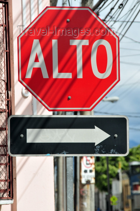 guatemala78: Ciudad de Guatemala / Guatemala city: stop sign in Spanish - 'Alto' - 13a Calle - photo by M.Torres - (c) Travel-Images.com - Stock Photography agency - Image Bank