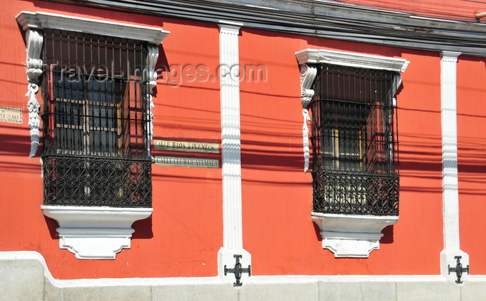 guatemala79: Ciudad de Guatemala / Guatemala city: 13a Calle - red building with caged windows - photo by M.Torres - (c) Travel-Images.com - Stock Photography agency - Image Bank