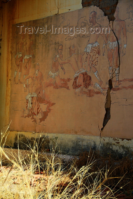 guinea-bissau170: Praia de Varela / Varela beach, Cacheu region, Guinea Bissau / Guiné Bissau: native painting on an old colonial house / Desenho nativo numa antiga casa colonial do período português - photo by R.V.Lopes - (c) Travel-Images.com - Stock Photography agency - Image Bank