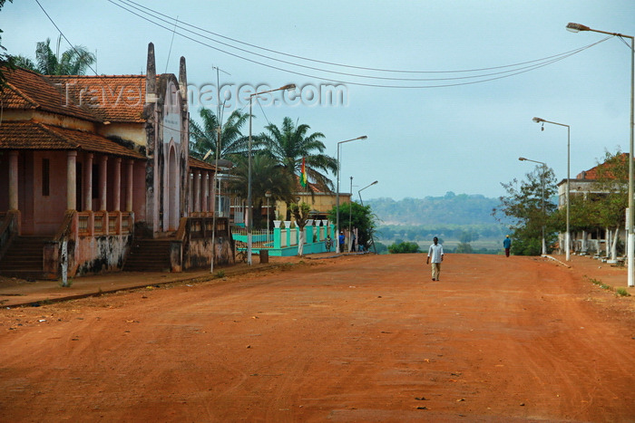 guinea-bissau192: Guinea Bissau / Guiné Bissau - Bafatá, Bafatá Region:  colonial post office and tax administration - Amílcar Cabral Av. / Avenida Amilcar Cabral, Edifício dos Correios e Finanças - photo by R.V.Lopes - (c) Travel-Images.com - Stock Photography agency - Image Bank