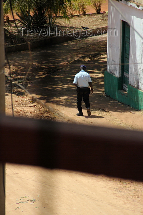 guinea-bissau199: Guinea Bissau / Guiné Bissau - Bafatá, Bafatá Region: policeman walking along the old colonial commercial street, everyday life/ voyeur, polícia a caminhar pela antiga rua comercial do período colonial português, vida quotidiana - photo by R.V.Lopes - (c) Travel-Images.com - Stock Photography agency - Image Bank