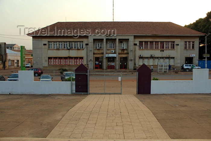 guinea-bissau22: Guinea Bissau / Guiné Bissau - Bissau, Bissau Region: the old Portuguese Central Post Office - architect Lucínio Cruz / Antigo posto dos correios dos CTT, edifício do período colonial - photo by R.V.Lopes - (c) Travel-Images.com - Stock Photography agency - Image Bank