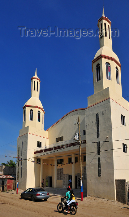 haiti39: Ouanaminthe / Juana Mendez, Nord-Est Department, Haiti: Baptist church - photo by M.Torres - (c) Travel-Images.com - Stock Photography agency - Image Bank