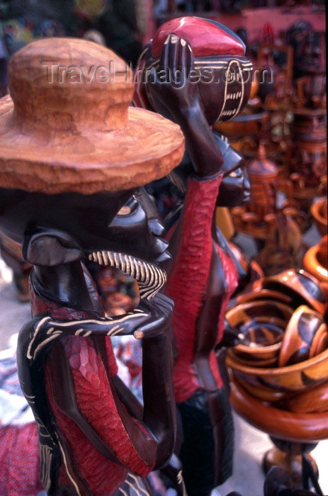 haiti5: Haiti - Labadee: Gloomy sculptures - Haitian art (photo by Francisca Rigaud) - (c) Travel-Images.com - Stock Photography agency - Image Bank