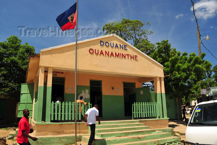 haiti54: Ouanaminthe / Juana Mendez, Nord-Est Department, Haiti: building housing the Haitian customs - douane - photo by M.Torres - (c) Travel-Images.com - Stock Photography agency - Image Bank