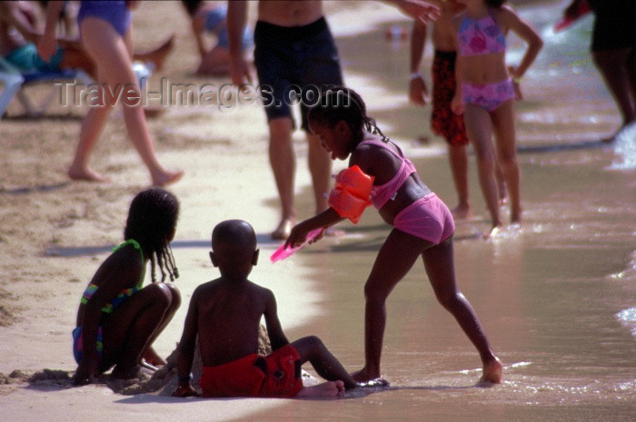 haiti6: Haiti - Labadee / Labadie: Children on the beach (photo by Francisca Rigaud) - (c) Travel-Images.com - Stock Photography agency - Image Bank