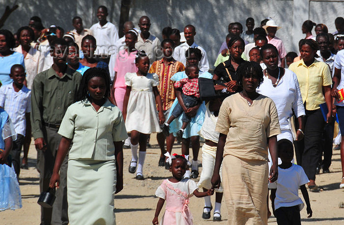 haiti60: Fort-Liberté, Nord-Est Department, Haiti: Sunday scene - people leaving mass - dauphinois et dauphinoises - photo by M.Torres - (c) Travel-Images.com - Stock Photography agency - Image Bank