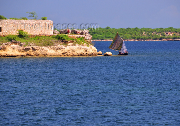 haiti78: Fort-Liberté, Nord-Est Department, Haiti: a fishing boat sails past Fort Dauphin - photo by M.Torres - (c) Travel-Images.com - Stock Photography agency - Image Bank