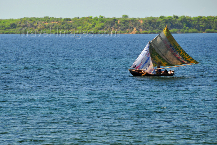 haiti80: Fort-Liberté, Nord-Est Department, Haiti: fishing boat with recycled sails - photo by M.Torres - (c) Travel-Images.com - Stock Photography agency - Image Bank