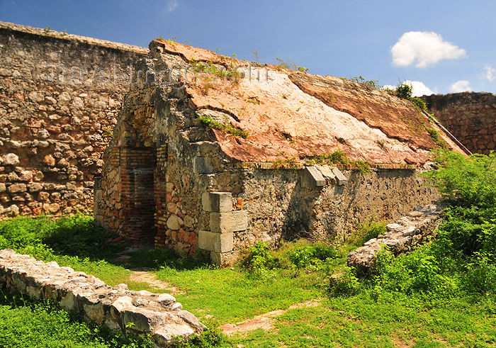 haiti89: Fort-Liberté, Nord-Est Department, Haiti: Fort Dauphin - ruins of the chapel - photo by M.Torres - (c) Travel-Images.com - Stock Photography agency - Image Bank