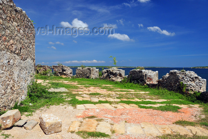 haiti91: Fort-Liberté, Nord-Est Department, Haiti: Fort Dauphin - northern battlement - photo by M.Torres - (c) Travel-Images.com - Stock Photography agency - Image Bank