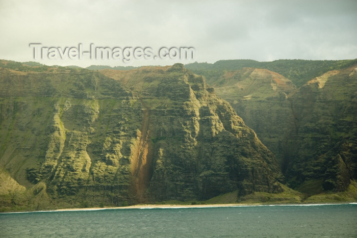 hawaii17: Hawaii - Kauai Island: Na Pali coast: from theOcean - Hawaiian Islands - photo by D.Smith - (c) Travel-Images.com - Stock Photography agency - Image Bank