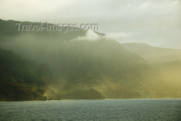 hawaii18: Hawaii - Kauai Island: Na Pali coast: in the mist - Hawaiian Islands - photo by D.Smith - (c) Travel-Images.com - Stock Photography agency - Image Bank