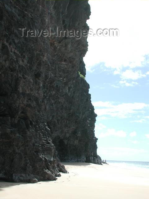 hawaii36: Hawaii - Kauai island: exposed beach caves at the end of Ne Pali trail - photo by P.Soter - (c) Travel-Images.com - Stock Photography agency - Image Bank