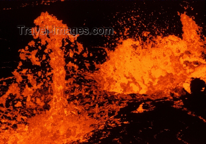 hawaii57: Hawaii island - Kilauea volcano: eruption in the caldera - Hawai'i Volcanoes National Park - UNESCO World Heritage Site - Volcà, Llosgfynydd, Vulkan, Vulkaan,Volcán, Vulkano, Volcan, Gunung Berapi, Eldstöð, Vulcano, Wulkan, Vulcão, Ognjeni, Tulivuori, Yanarda - photo by R.Eime - (c) Travel-Images.com - Stock Photography agency - Image Bank