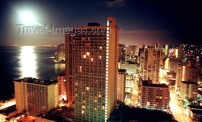 hawaii67: Oahu island: Waikiki beach - Hawaiian moonlight - Photo by G.Friedman - (c) Travel-Images.com - Stock Photography agency - Image Bank