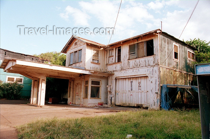 hawaii71: Hawaii - Maui island - Paia: beaten-up gas station - Photo by G.Friedman - (c) Travel-Images.com - Stock Photography agency - Image Bank