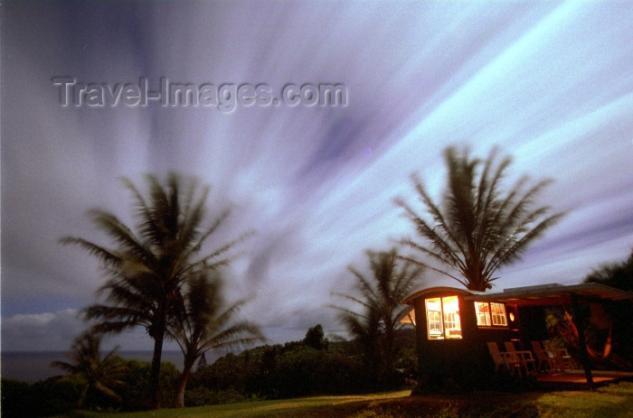 hawaii72: Hawaii - Maui island: Gypsy wagon and sky at night - Photo by G.Friedman - (c) Travel-Images.com - Stock Photography agency - Image Bank