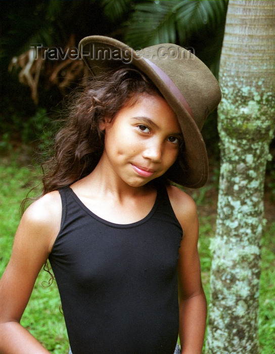 hawaii75: Hawaii - Maui island: girl with hat - Photo by G.Friedman - (c) Travel-Images.com - Stock Photography agency - Image Bank