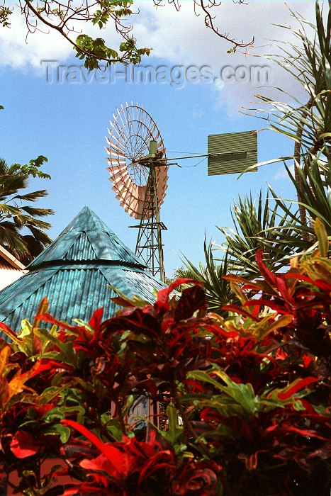 hawaii83: Hawaii - Maui island: windmill - Photo by G.Friedman - (c) Travel-Images.com - Stock Photography agency - Image Bank