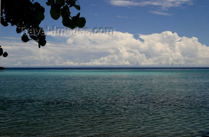 honduras16: Honduras - Roatan: romantic day - beach - sea - horizon - photo by C.Palacio - (c) Travel-Images.com - Stock Photography agency - Image Bank