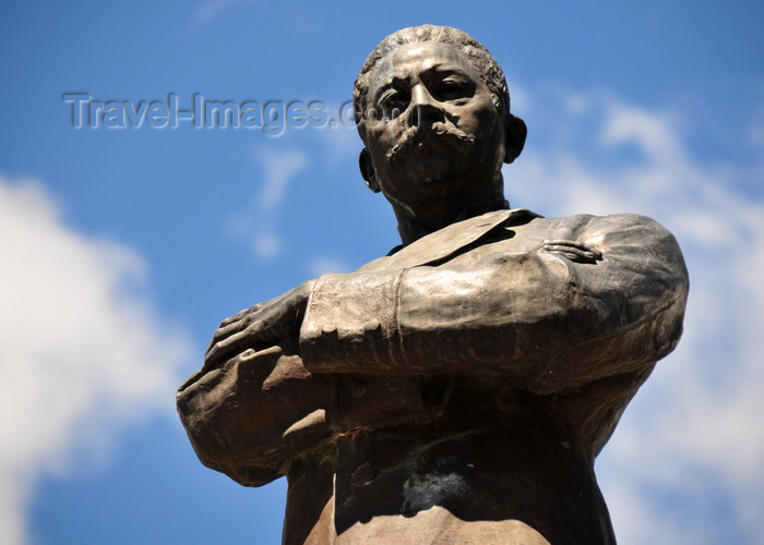honduras29: Tegucigalpa, Honduras: statue of General Manuel Bonilla, President of Honduras - Parque La Leona - Parque Manuel Bonilla - photo by M.Torres - (c) Travel-Images.com - Stock Photography agency - Image Bank
