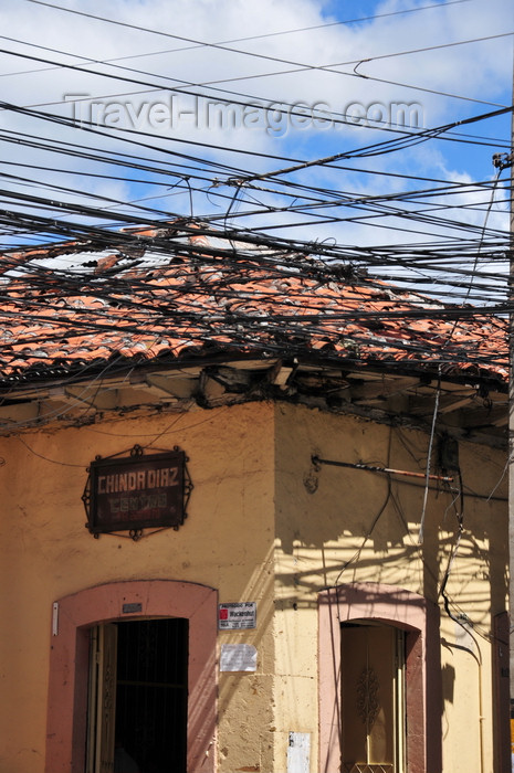 honduras36: Tegucigalpa, Honduras: colonial house and cables - Av Miguel de Cervantes- Calle Hipolito Matute - photo by M.Torres - (c) Travel-Images.com - Stock Photography agency - Image Bank