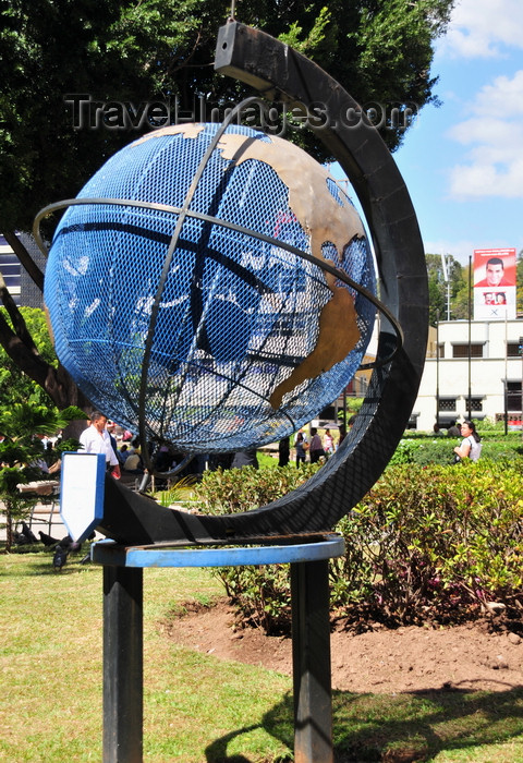 honduras37: Tegucigalpa, Honduras: globe at Parque Central - Plaza Morazán - photo by M.Torres - (c) Travel-Images.com - Stock Photography agency - Image Bank