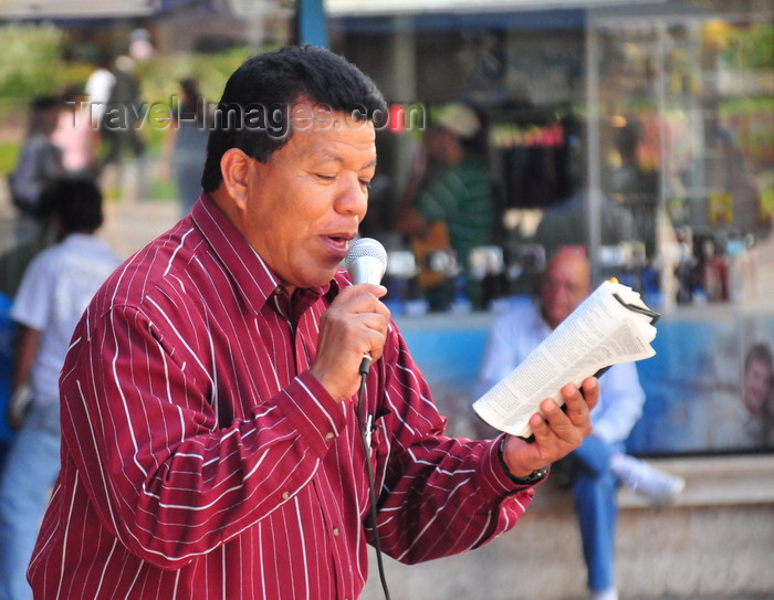 honduras39: Tegucigalpa, Honduras: Parque Central - Plaza Morazán - preacher reading from the Bible - photo by M.Torres - (c) Travel-Images.com - Stock Photography agency - Image Bank