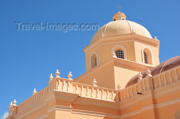 honduras43: Tegucigalpa, Honduras: Metropolitan Cathedral - dome and central part - Catedral de San Miguel - photo by M.Torres - (c) Travel-Images.com - Stock Photography agency - Image Bank