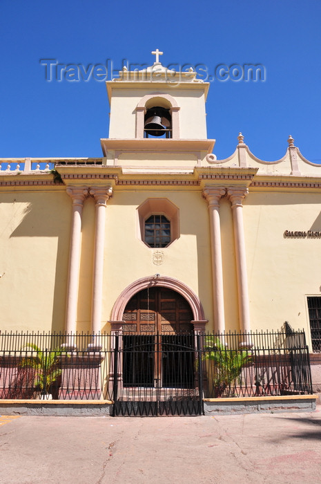 honduras46: Tegucigalpa, Honduras: Marced church - Iglesia de la Merced, by the Galeria Nacional de Arte - Parque la Merced - photo by M.Torres - (c) Travel-Images.com - Stock Photography agency - Image Bank