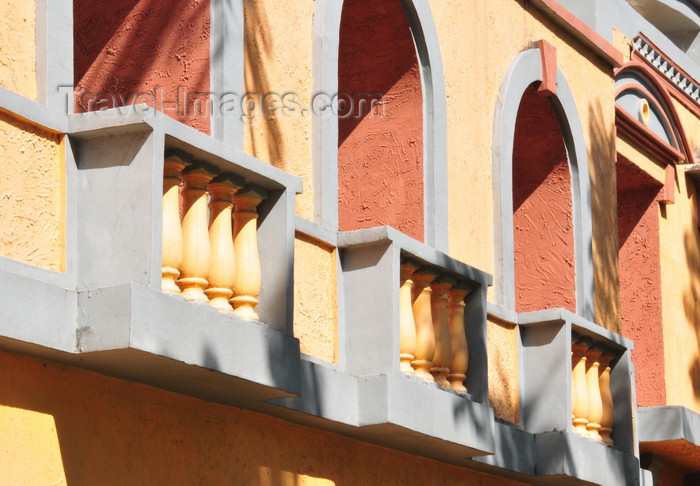 honduras70: Tegucigalpa, Honduras: ruins of an old façade on Parque Central - Plaza Morazán - photo by M.Torres - (c) Travel-Images.com - Stock Photography agency - Image Bank